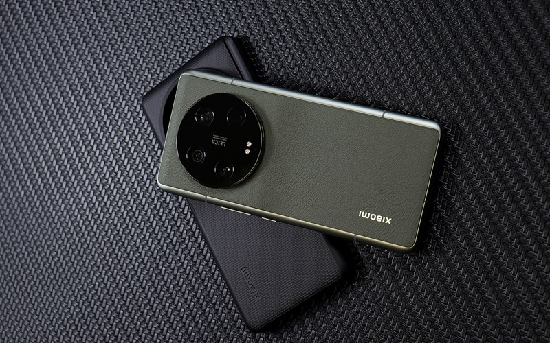 Mặt lưng của Xiaomi 13 Ultra được hoàn thiện từ da Mặt lưng của Xiaomi 13 Ultra được hoàn thiện từ da