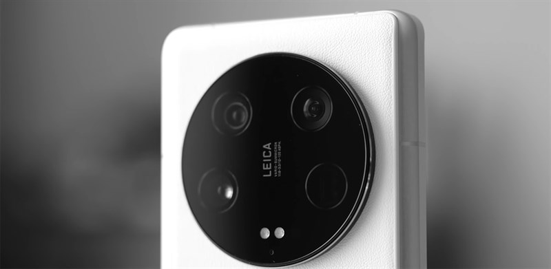 Nổi bật nhất trên thiết kế của Xiaomi 13 Ultra chính là cụm camera lớn ở mặt lưng Nổi bật nhất trên thiết kế của Xiaomi 13 Ultra chính là cụm camera lớn ở mặt lưng