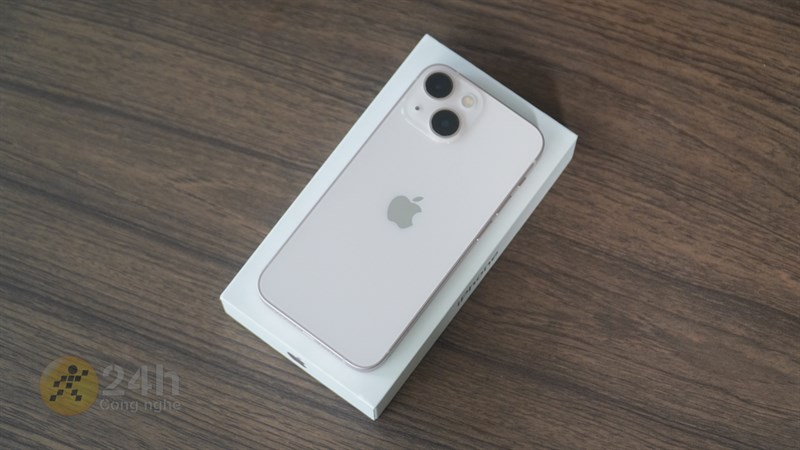 iPhone 13 mini ở thời điểm hiện tại vẫn là một trong những sự lựa chọn đáng sở hữu. iPhone 13 mini ở thời điểm hiện tại vẫn là một trong những sự lựa chọn đáng sở hữu.