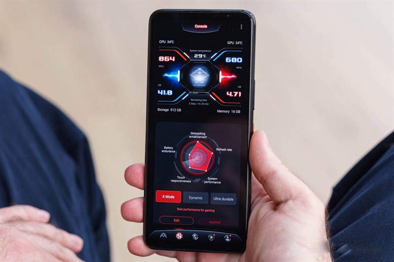 Đánh giá ASUS ROG Phone 7: Thiết kế đẹp mắt, pin lớn 6.000 mAh cùng hiệu năng mạnh mẽ Đánh giá ASUS ROG Phone 7: Thiết kế đẹp mắt, pin lớn 6.000 mAh cùng hiệu năng mạnh mẽ