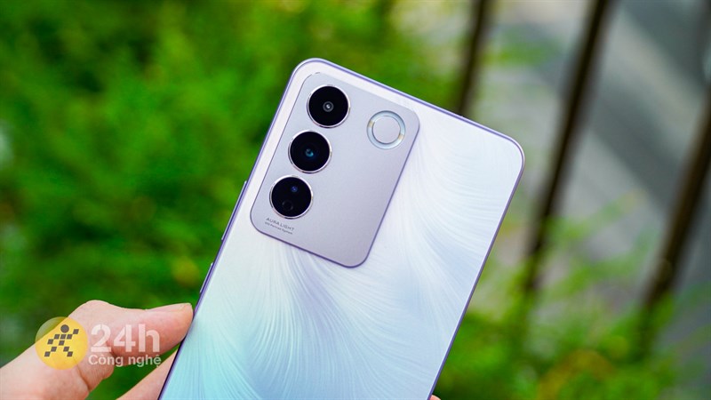 Vivo V27e được trang bị ba camera với các thông số nổi bật