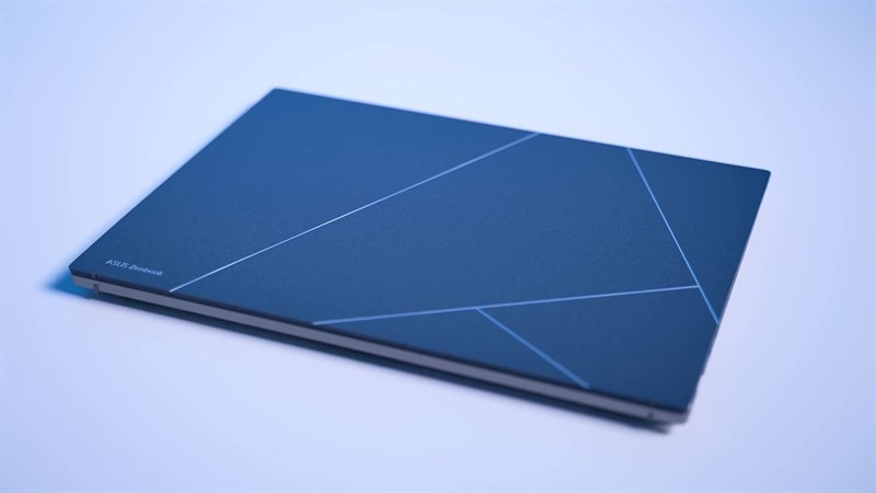 ASUS Zenbook S 13 OLED (2023) sử dụng chất liệu nhôm plasma. ASUS Zenbook S 13 OLED (2023) sử dụng chất liệu nhôm plasma.