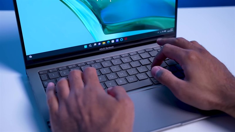 Bàn phím của ASUS Zenbook S 13 OLED (2023) thì vẫn được đánh giá là khá tốt. Bàn phím của ASUS Zenbook S 13 OLED (2023) thì vẫn được đánh giá là khá tốt.