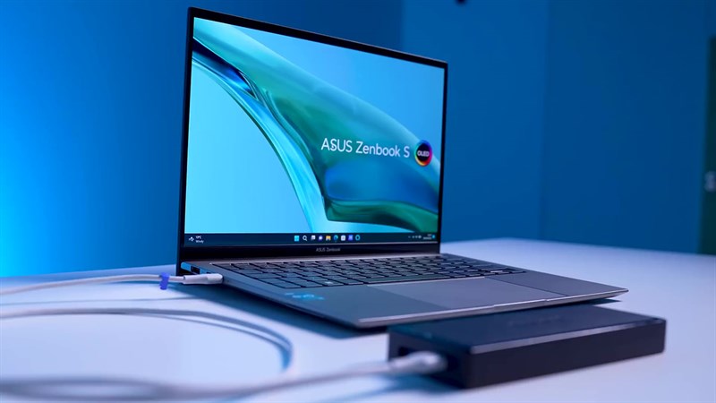 ASUS Zenbook S 13 OLED (2023) được trang bị viên pin dung lượng 63 Wh. ASUS Zenbook S 13 OLED (2023) được trang bị viên pin dung lượng 63 Wh.