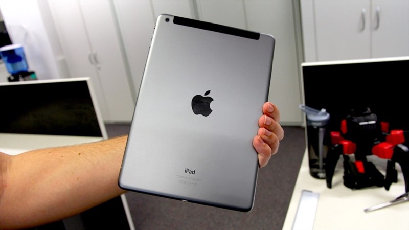 Mẫu iPad Air thế hệ đầu tiên đến nay cũng đã được 10 năm tuổi