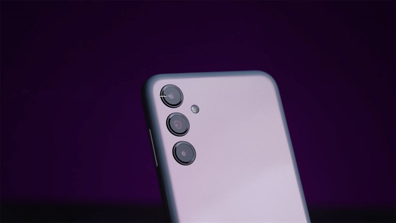 Camera của Galaxy M14 5G cũng được thiết kế dạng nổi lên khỏi mặt lưng Camera của Galaxy M14 5G cũng được thiết kế dạng nổi lên khỏi mặt lưng