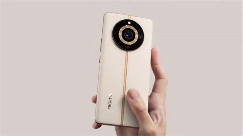 Mình còn mong rằng realme sẽ bổ sung thêm một số lựa chọn chất liệu mặt lưng khác cho realme 12 Pro+ như gốm hay sợi carbon,... Mình còn mong rằng realme sẽ bổ sung thêm một số lựa chọn chất liệu mặt lưng khác cho realme 12 Pro+ như gốm hay sợi carbon,...