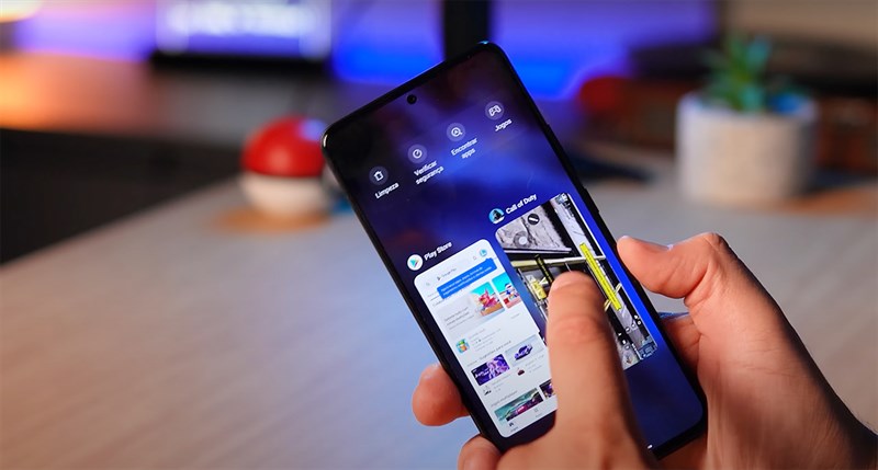 Thiết bị còn có thể mang lại khả năng đa nhiệm mượt mà với RAM 12 GB Thiết bị còn có thể mang lại khả năng đa nhiệm mượt mà với RAM 12 GB