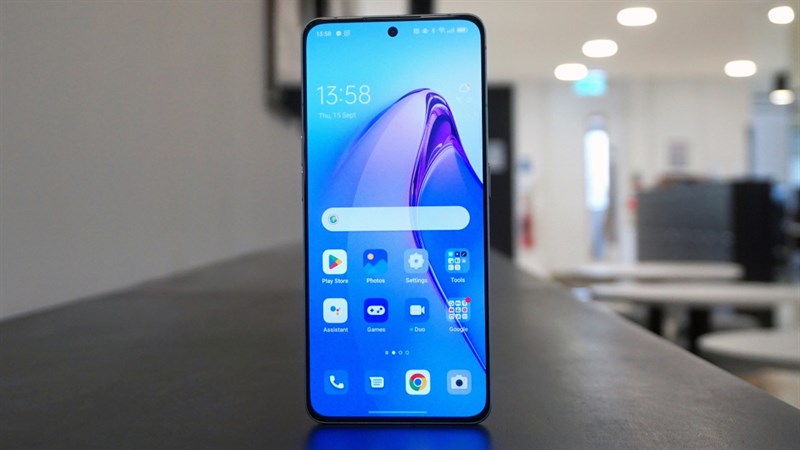 OPPO Reno10 Pro+ dự kiến cũng sẽ có màn hình với thiết kế dạng đục lỗ quen thuộc