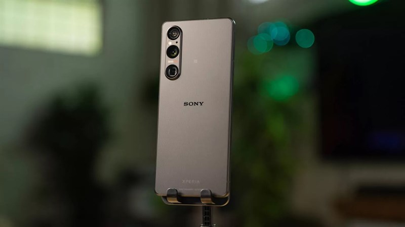 Sony Xperia 1 V vẫn sở hữu thiết kế quen thuộc