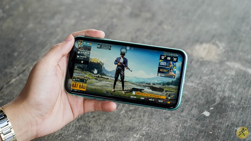 Không mua đừng có tiếc: iPhone 11 chỉ còn từ 10.39 triệu 2. Điện thoại Apple iPhone 11 - Mọi thứ đều hoàn hảo trừ màn hình