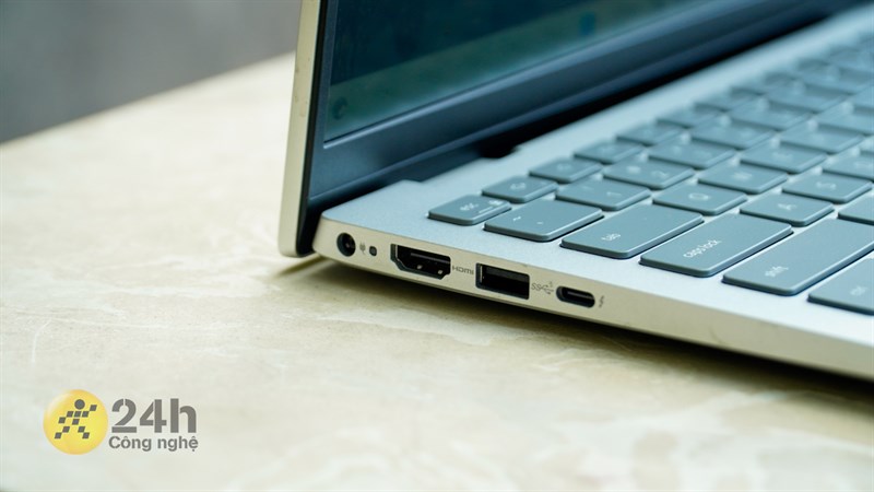 Cạnh trải của Dell Inspiron 5430 2023 Cạnh trái của Dell Inspiron 5430 2023