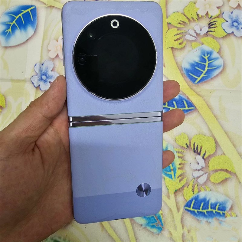 Tecno Phantom V Yoga sẽ có kiểu thiết kế gập vỏ sò quen thuộc Tecno Phantom V Yoga sẽ có kiểu thiết kế gập vỏ sò quen thuộc