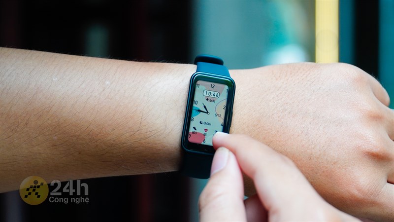 Trên tay Huawei Band 8 Trên tay Huawei Band 8