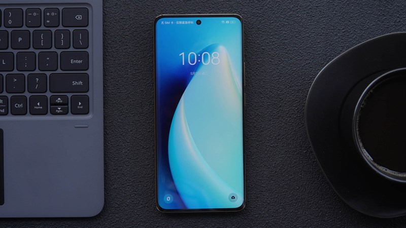 realme 11 Pro+ được trang bị màn hình đục lỗ cong với những thông số ấn tượng