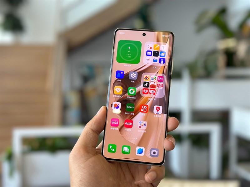 OPPO Reno10 Pro+ còn được trang bị dung lượng RAM lên đến 16 GB và bộ nhớ trong tối đa 512 GB