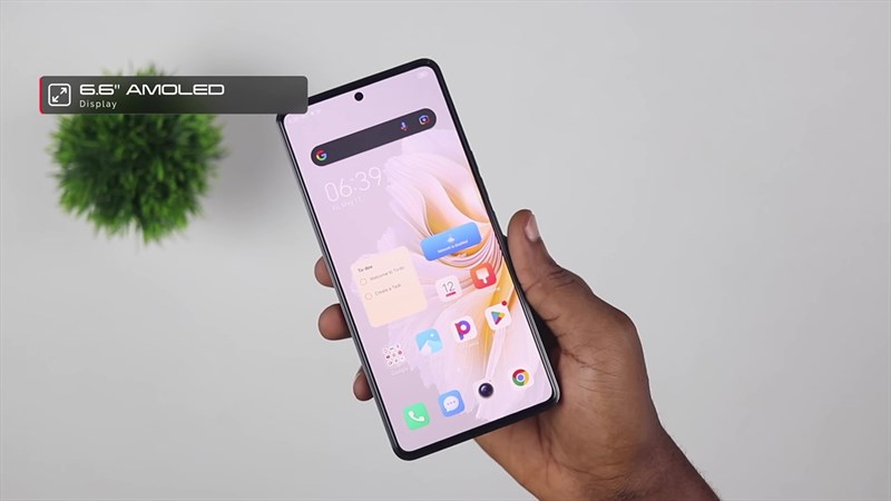 Màn hình AMOLED của Tecno Camon 20 Pro có kích thước 6.67 inch, độ phân giải Full HD+ 1.080 x 2.400 pixels.