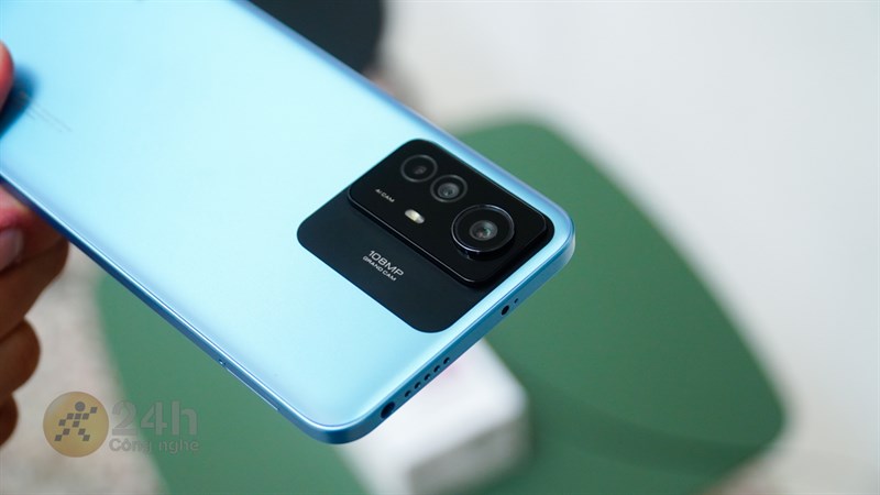 Redmi Note 12S sử dụng khung viền vuông vức và cụm camera được lấy cảm hương từ Xiaomi 13 là điểm nhấn trong khâu thiết kế.