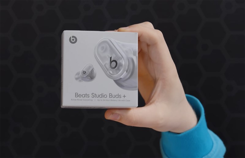 Hộp đựng Beats Studio Buds+ được thiết kế quen thuộc