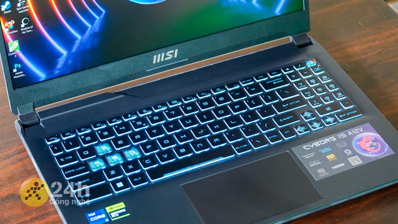 MSI Cyborg 15 A12VE được trang bị bàn phím full size cùng TrackPad có kích thước vừa đủ MSI Cyborg 15 A12VE được trang bị bàn phím full size cùng TrackPad có kích thước vừa đủ