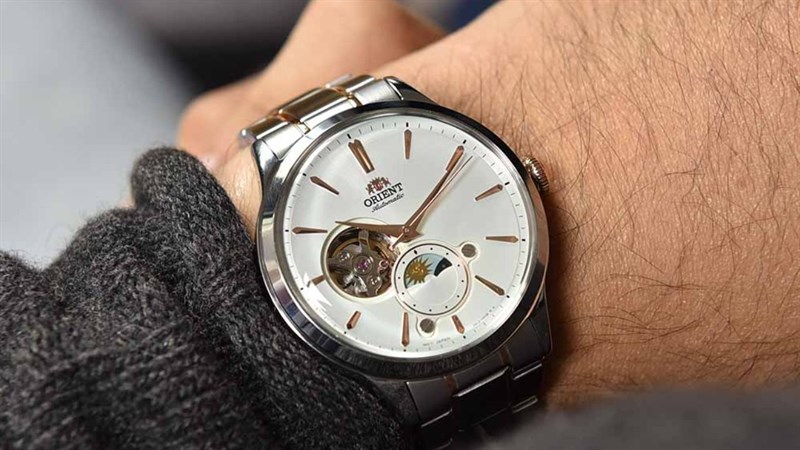 ORIENT Sun & Moon RA-AS0101S hoạt động giữa trên chuyển động cổ tay