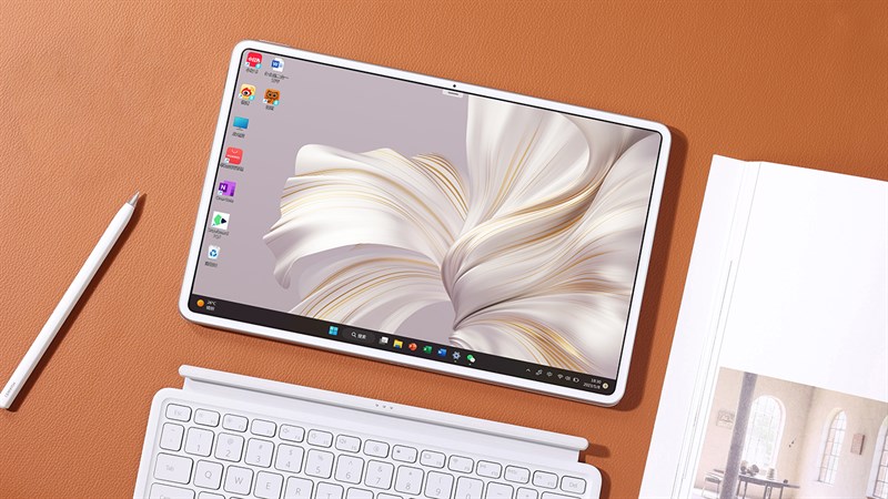 Huawei MateBook E 2023 nhỏ gọn và nhẹ nên có tính linh hoạt cao