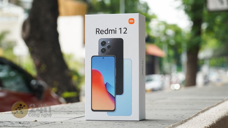 Hộp đựng Redmi 12 vẫn được thiết kế quen thuộc Hộp đựng Redmi 12 vẫn được thiết kế quen thuộc