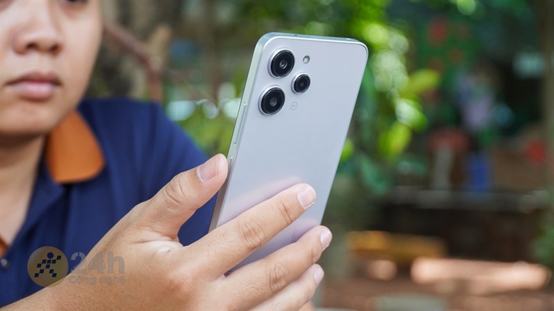 Redmi 12 còn có thể mang đến thời gian sử dụng lâu dài với viên pin 5.000 mAh Redmi 12 còn có thể mang đến thời gian sử dụng lâu dài với viên pin 5.000 mAh