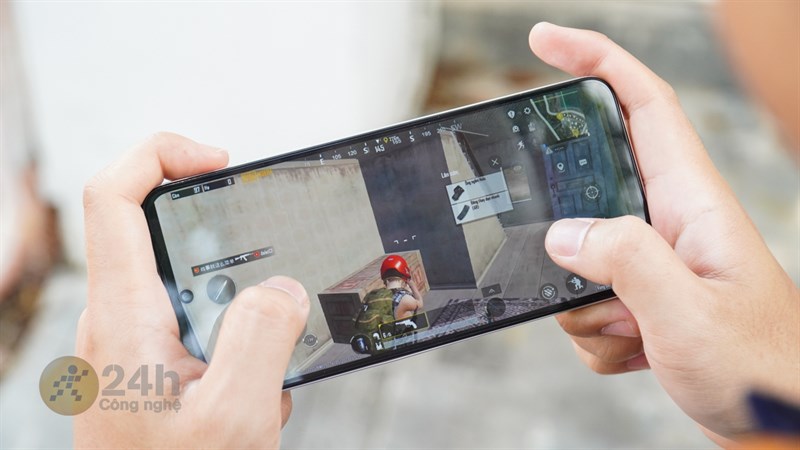 Redmi 12 chiến game tốt nhưng chưa tối ưu hoàn toàn cho màn hình lớn