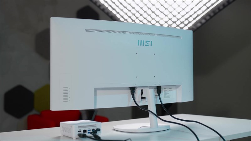 Mặt trước của MSI Pro MP341CQW. Mặt trước của MSI Pro MP341CQW.