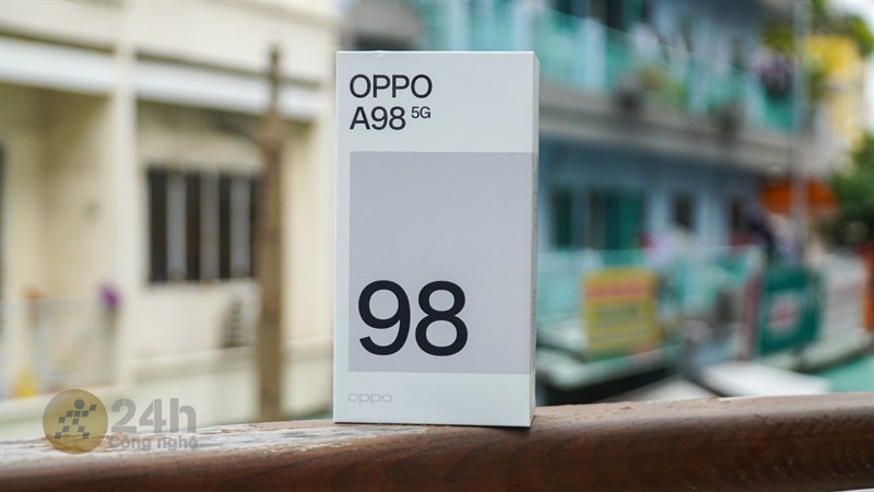 Hộp đựng của OPPO A98 5G được thiết kế rất đơn giản Hộp đựng của OPPO A98 5G được thiết kế rất đơn giản