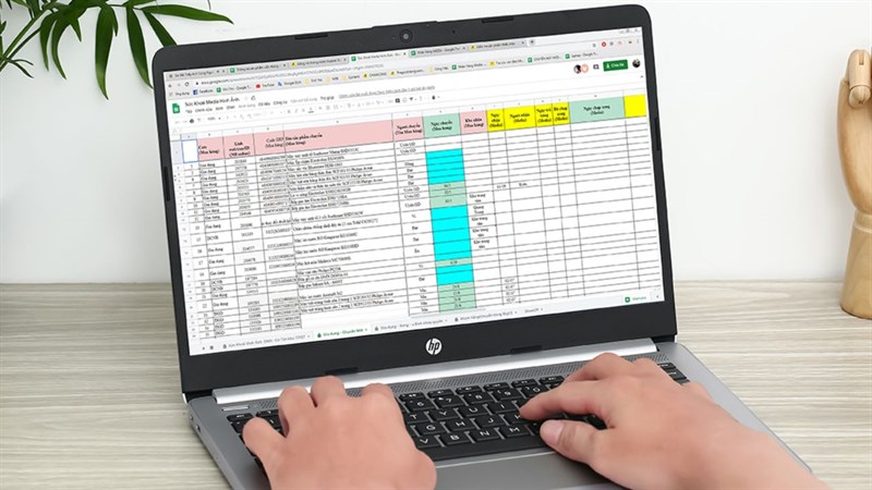 Laptop HP 240 G8 i3 (6L1A1PA) - laptop cho sinh viên giá rẻ Laptop HP 240 G8 i3 (6L1A1PA) - laptop cho sinh viên giá rẻ
