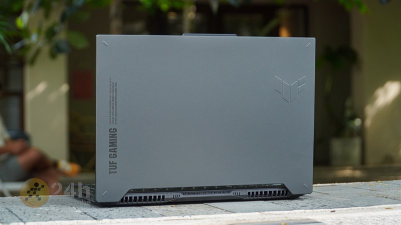 ASUS TUF F15 FX507VV4 sở hữu phòng thiết kế tuy đơn giản nhưng vẫn tạo được cảm giác sang trọng, cứng cáp khi nhìn vào ASUS TUF F15 FX507VV4 sở hữu phòng thiết kế tuy đơn giản nhưng vẫn tạo được cảm giác sang trọng, cứng cáp khi nhìn vào