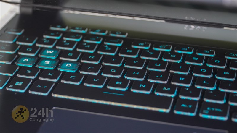 Hệ thống bàn phím còn có đèn nền RGB đi kèm Hệ thống bàn phím còn có đèn nền RGB đi kèm
