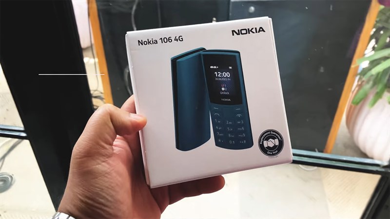 Hộp đựng Nokia 106 4G vẫn được thiết kế cực kỳ quen thuộc Hộp đựng Nokia 106 4G vẫn được thiết kế cực kỳ quen thuộc