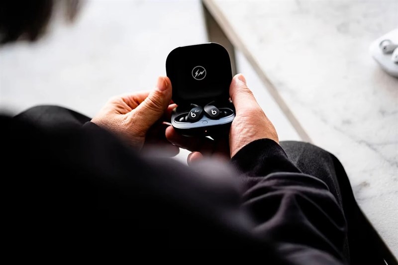 Beats Fit Pro fragment design bản màu đen Beats Fit Pro fragment design bản màu đen