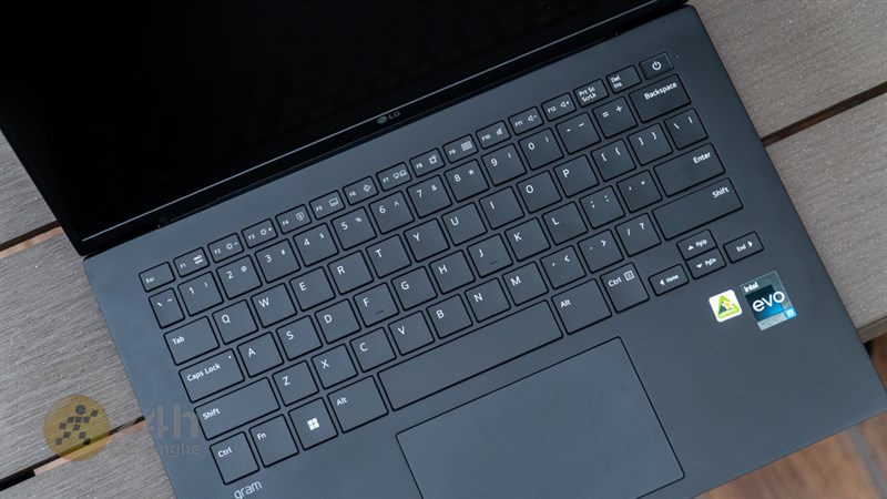 LG Gram 2023 sở hữu hệ thống bàn phím TKL cùng bàn di chuột không quá lớn LG Gram 2023 sở hữu hệ thống bàn phím TKL cùng bàn di chuột không quá lớn