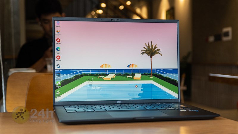 LG Gram 2023 được trang bị màn hình 14 inch với độ phân giải Full HD+ LG Gram 2023 được trang bị màn hình 14 inch với độ phân giải Full HD+