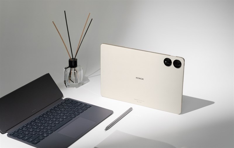 Honor MagicPad có bàn phím di động và bút stylus Honor MagicPad có bàn phím di động và bút stylus