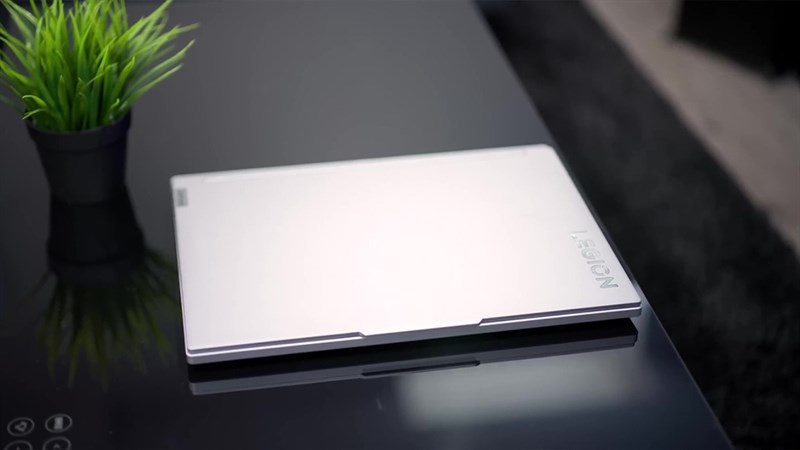 Legion Slim 5i Gen 8 cấu hình tốt.