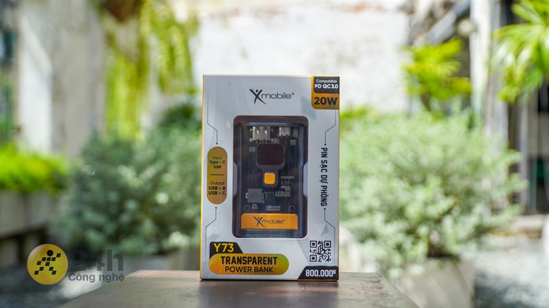 Hộp đựng của Xmobile Y73 có thiết kế nhỏ gọn với tone màu trắng chủ đạo.