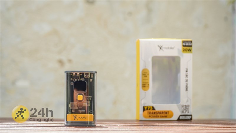 Bên trong hộp chỉ có duy nhất Xmobile Y73, không có thêm phụ kiện nào đi kèm.