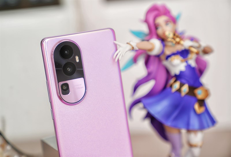 Nổi bật nhất trên tổng thể của OPPO Reno10 Pro Star Sound Edition là cụm camera đồng màu với mặt lưng Nổi bật nhất trên tổng thể của OPPO Reno10 Pro Star Sound Edition là cụm camera đồng màu với mặt lưng