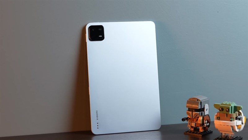 Xiaomi Pad 6 có thiết kế vuông vắn và bền bỉ