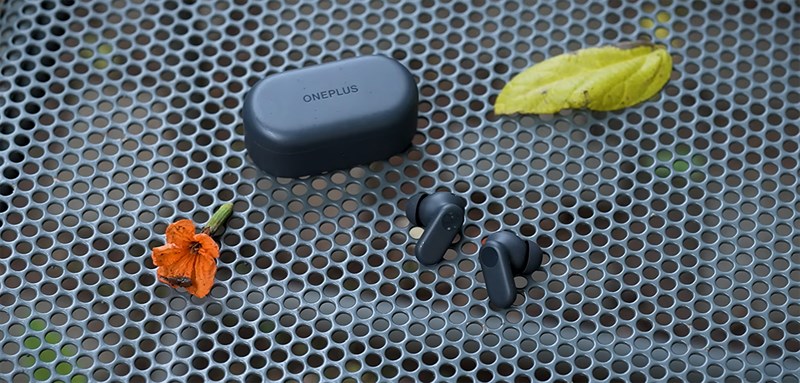 OnePlus Nord Buds 2r lại không có bất cứ nút vật lý nào để thuận tiện cho việc kết nối