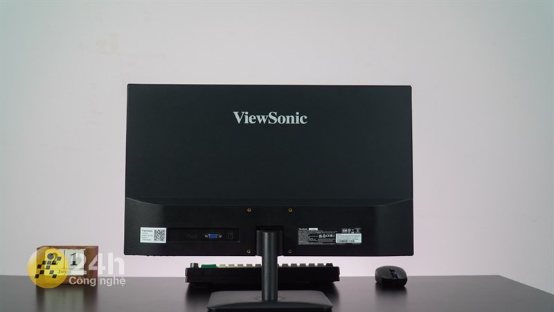 Mặt lưng màn hình Viewsonic VA2432-H còn được đi kèm với ngàm VESA 