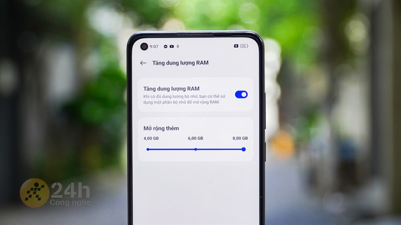 Thiết bị còn sở hữu dung lượng RAM 16 GB (8 GB RAM chính + 8 GB RAM ảo) đảm bảo khả năng đa nhiệm mượt mà