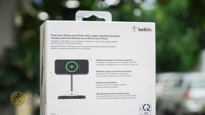 Mặt sau của hộp Belkin Boost Charge Pro 2 in 1 mô tả một vài thông tin sản phẩm bằng tiếng Anh, tiếng Latinh và Tây Ban Nha.