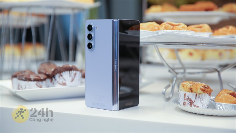 Galaxy Z Fold 5 ra mắt nay với kích thước được tinh chỉnh lại để sản phẩm mỏng gọn hơn Galaxy Z Fold 5 ra mắt nay với kích thước được tinh chỉnh lại để sản phẩm mỏng gọn hơn