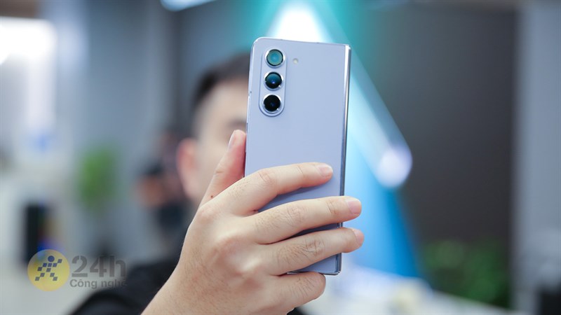 Nhờ thế mà trải nghiệm trên tay Galaxy Z Fold 5 thoải mái và gọn gàng hơn Nhờ thế mà trải nghiệm trên tay Galaxy Z Fold 5 thoải mái và gọn gàng hơn